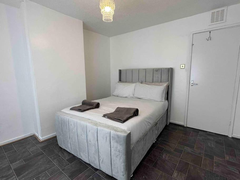 New! 4 Bedroom London House With Garden And Lawn Exterior foto