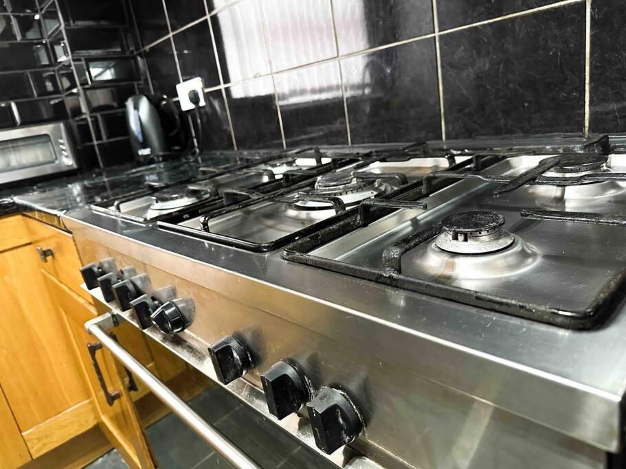 New! 4 Bedroom London House With Garden And Lawn Exterior foto